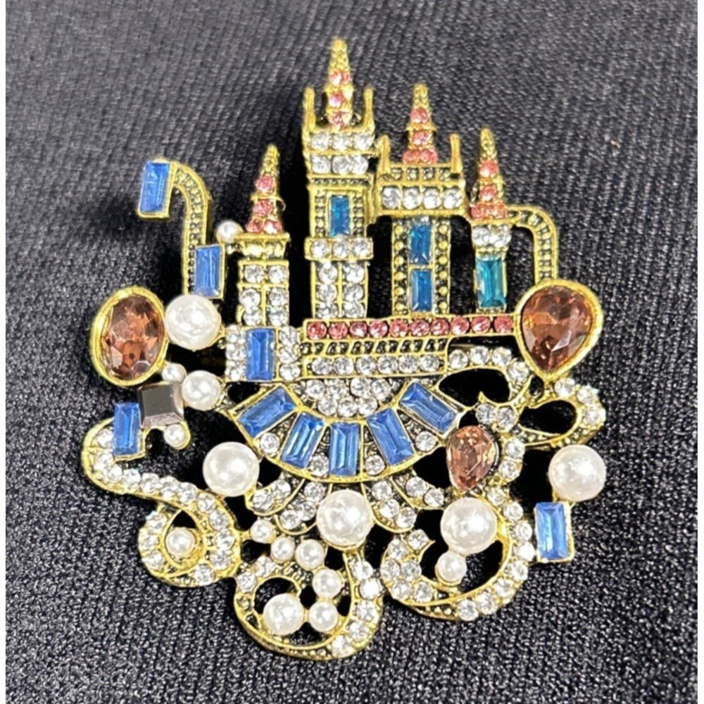 Costume Designer Style Cinderella Castle Rhinestone Pearl Pin Brooch - Picture 2 of 4
